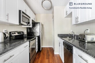 877 Heatherstone Way in Mountain View, CA - Building Photo - Building Photo