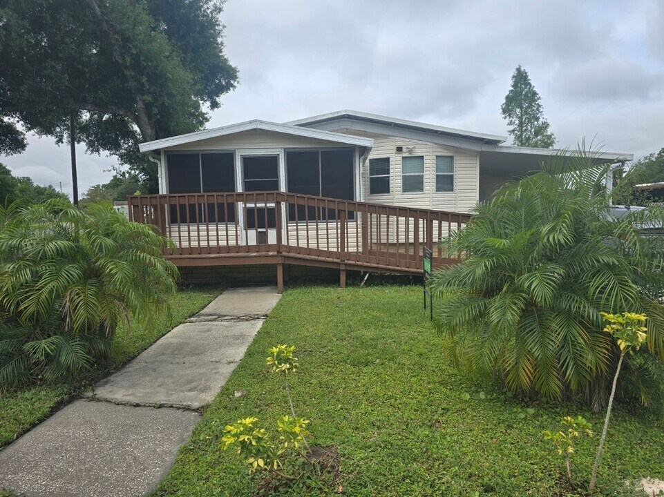1902 Scenic View Loop in Lakeland, FL - Building Photo