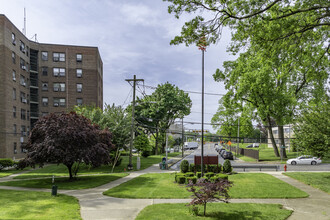 Park East Terrace in Paterson, NJ - Building Photo - Building Photo