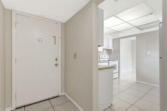 3100 Riverside Dr in Coral Springs, FL - Foto de edificio - Building Photo