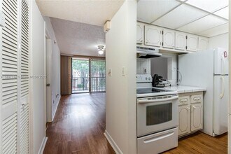 14301 N Kendall Dr in Miami, FL - Building Photo - Building Photo