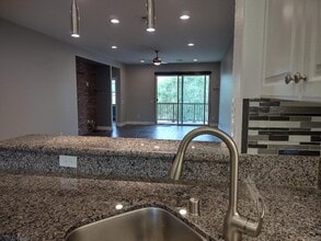 982 Sweetbriar Ln, Unit #B in Azusa, CA - Building Photo - Building Photo