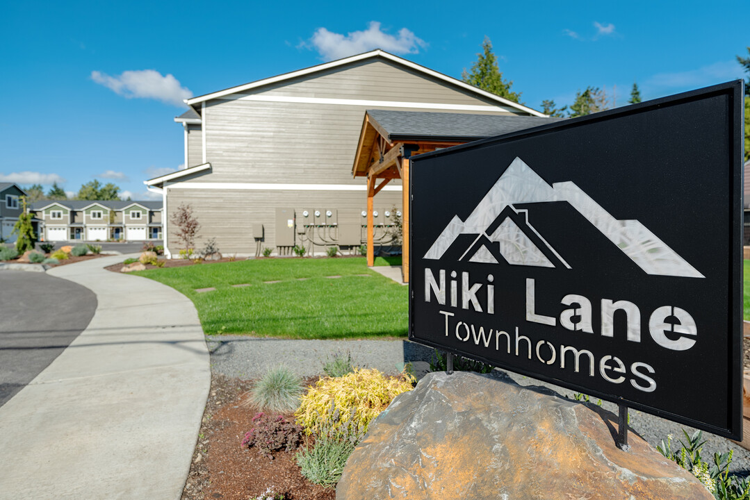 2711 Niki Lane, Unit D1 in Centralia, WA - Building Photo