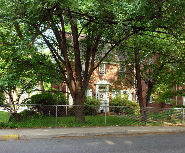 8400 Flower Ave in Takoma Park, MD - Building Photo - Building Photo