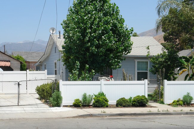 945-9451/ Third St in Fillmore, CA - Foto de edificio - Building Photo