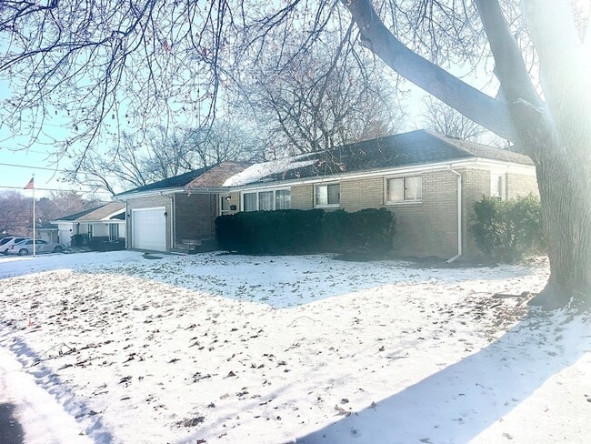 3303 Greenwood Ave in Rockford, IL - Building Photo - Building Photo
