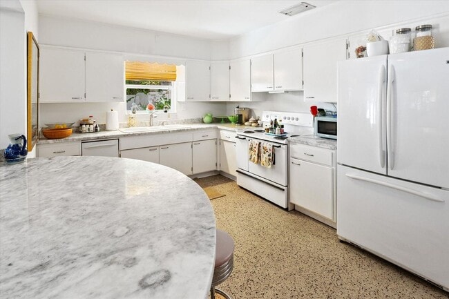 property at 202 32nd St