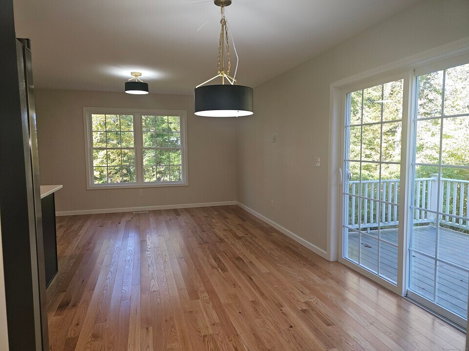 141 Country Squire Dr in Cromwell, CT - Building Photo