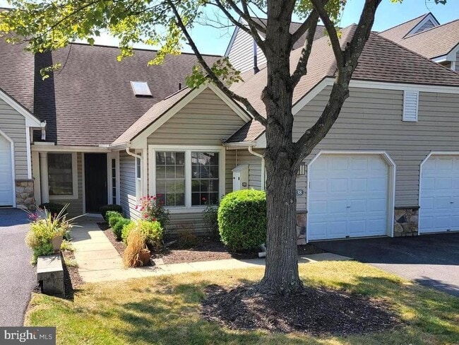 property at 138 Hawthorne Ct