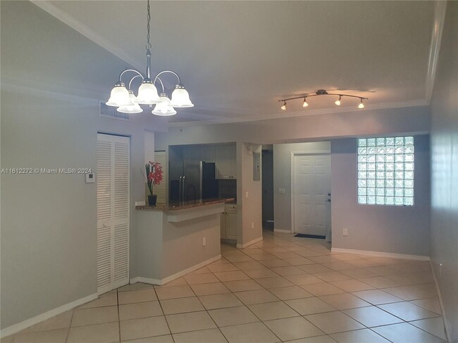 9645 NW 1st Ct, Unit #1-304 in Pembroke Pines, FL - Foto de edificio - Building Photo