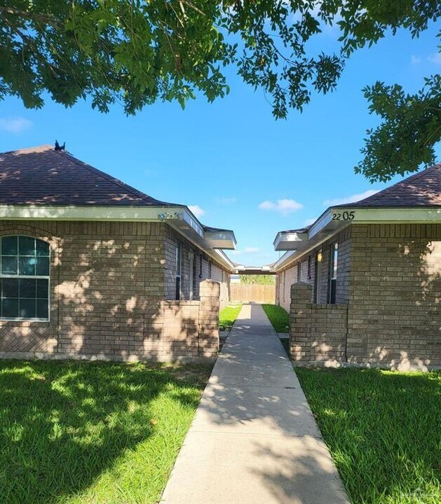 2205 N Erica St in Pharr, TX - Foto de edificio