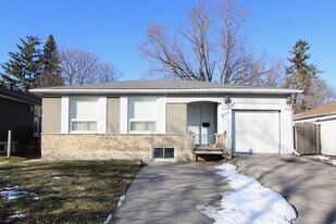 839 Naroch Blvd in Pickering, ON - Building Photo