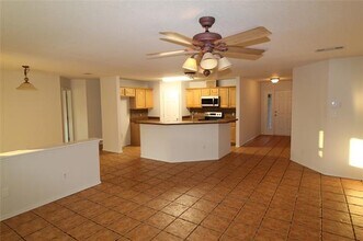 312 Garrett St in Burleson, TX - Foto de edificio - Building Photo