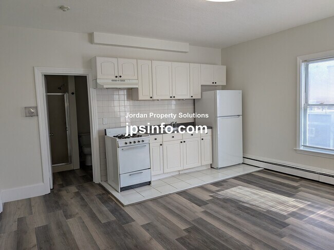 110 Perkins St, Unit 8 in Somerville, MA - Building Photo - Building Photo