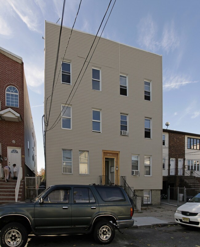 41-43 Wallis Ave in Jersey City, NJ - Building Photo - Building Photo