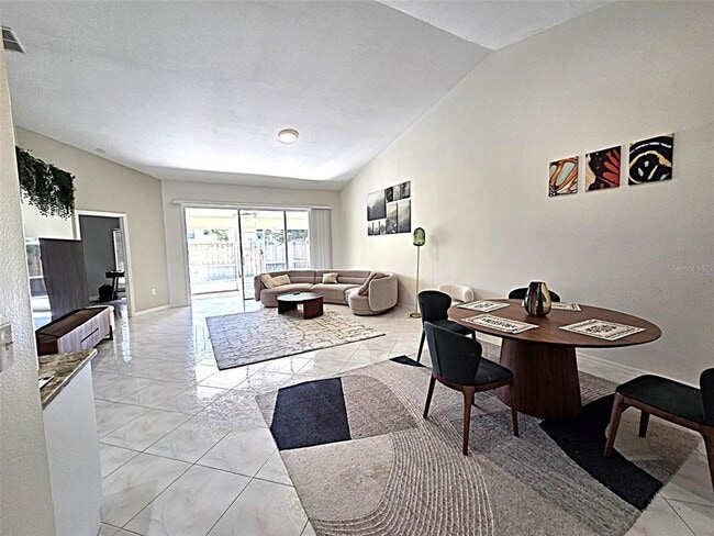 2547 Estancia Blvd in Clearwater, FL - Building Photo - Building Photo