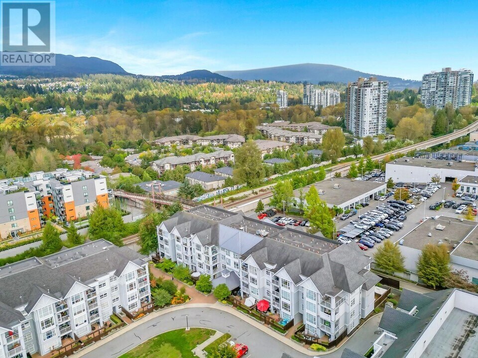 3148-3148 St Johns St in Port Moody, BC - Building Photo