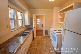 1841 Kincaid St in Eugene, OR - Building Photo - Building Photo