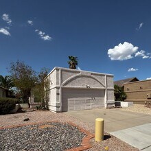 1050 W Estrella Dr in Chandler, AZ - Foto de edificio - Building Photo