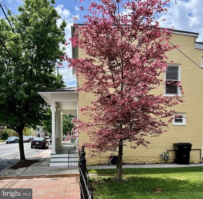 property at 321 N Braddock St