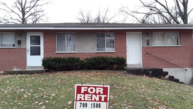 10114 Douglas Ct in St. Ann, MO - Building Photo - Building Photo