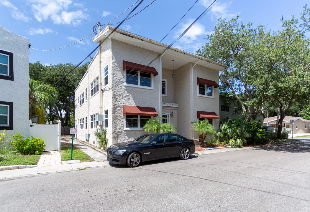 1403 S Bay Villa Pl in Tampa, FL - Foto de edificio