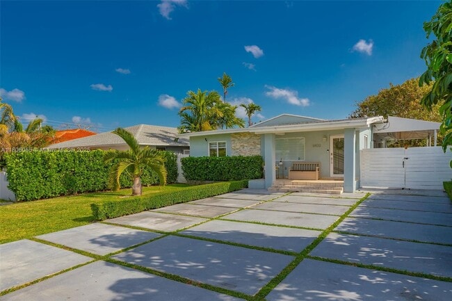property at 6432 SW 33rd St