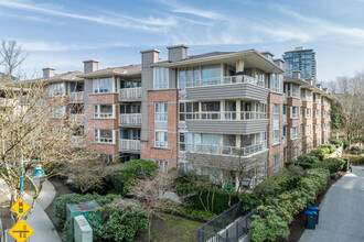 801 Klahanie Dr in Port Moody, BC - Building Photo - Building Photo