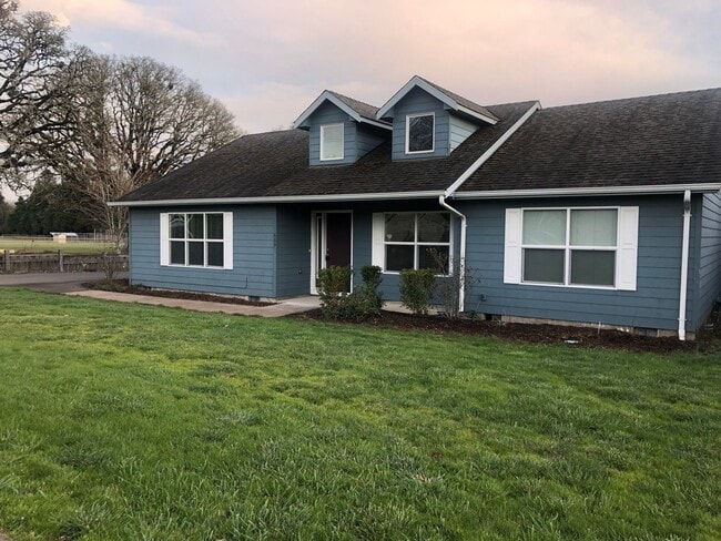 669 W Ellendale Ave in Dallas, OR - Building Photo - Building Photo