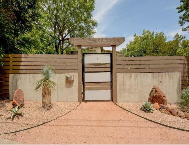 property at 700 W Johanna St