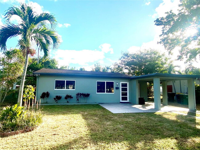 32 SE 8th St in Dania Beach, FL - Building Photo - Building Photo