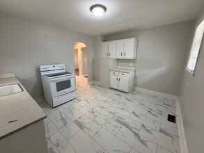 3806 Wooddale Ln in Greensboro, NC - Foto de edificio - Building Photo