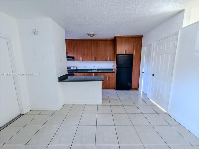 4071 N Dixie Hwy in Oakland Park, FL - Foto de edificio - Building Photo