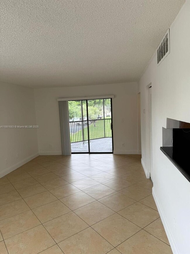 3399 Foxcroft Rd in Miramar, FL - Building Photo - Building Photo