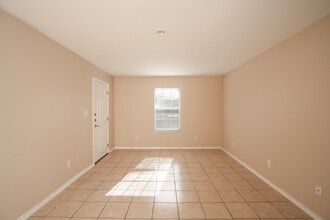 Diamante Apartments in Harlingen, TX - Building Photo - Interior Photo