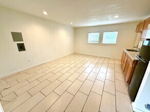 2614 Monterey Street in San Antonio, TX - Building Photo - Interior Photo