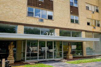 7250 N Western Ave in Chicago, IL - Building Photo - Building Photo