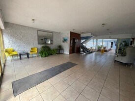 1735 NE 164th St in North Miami Beach, FL - Building Photo