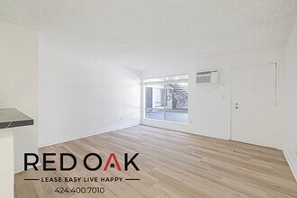 6555 La Mirada Ave in Los Angeles, CA - Building Photo - Building Photo