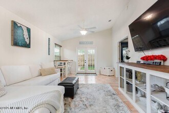 1318 Eastwind Dr in Jacksonville Beach, FL - Building Photo - Building Photo