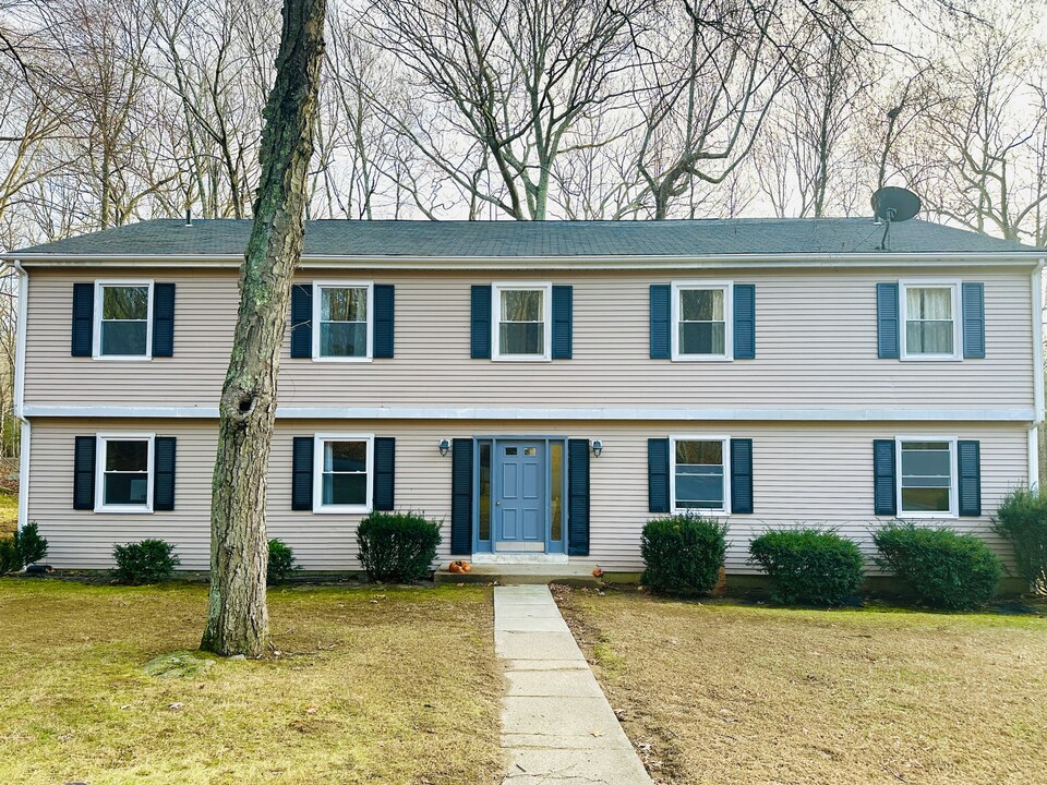 70 Pond Meadow Rd in Essex, CT - Building Photo