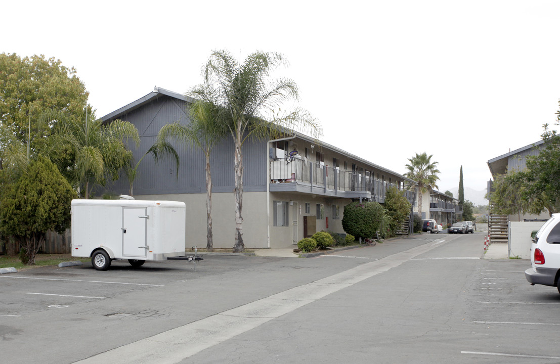 Broadway Palms Apartments in Escondido, CA - Building Photo