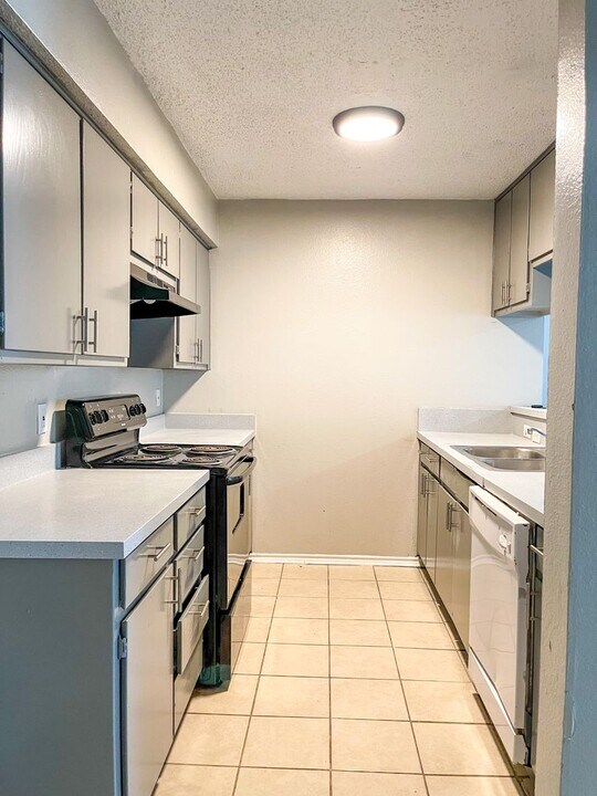 3334 Heritage Ln in Forest Hill, TX - Building Photo
