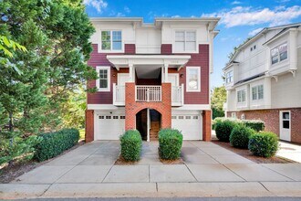 1305 Summit Greenway Court in Charlotte, NC - Building Photo - Building Photo