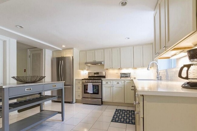 224 8th St in Jersey City, NJ - Building Photo - Building Photo