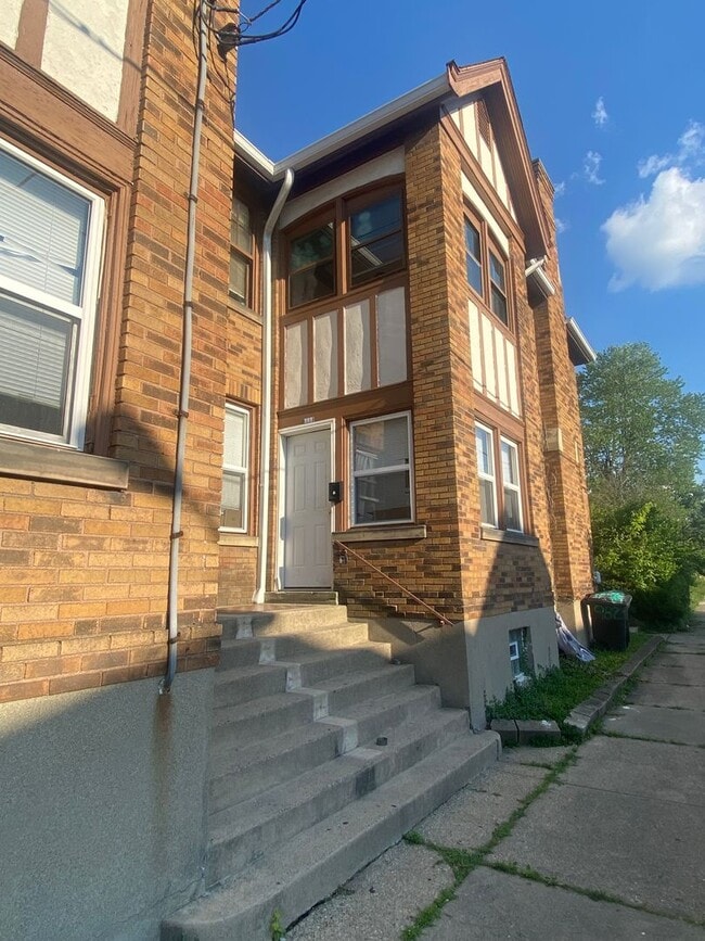 980 Oakland Ave in Cincinnati, OH - Building Photo - Building Photo