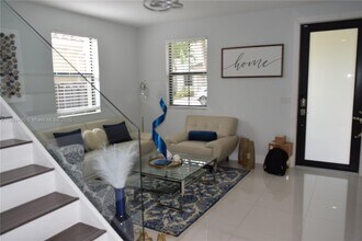 15413 SW 176th Terr in Miami, FL - Building Photo - Building Photo