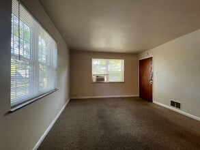 1191 Groesbeck Rd in Cincinnati, OH - Building Photo - Building Photo