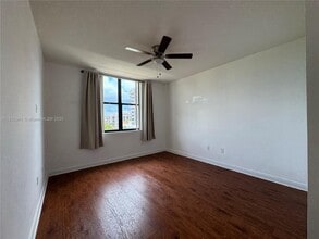 888 Douglas Rd in Coral Gables, FL - Building Photo - Building Photo