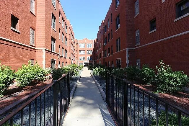 3941 N Janssen Ave, Unit A04C